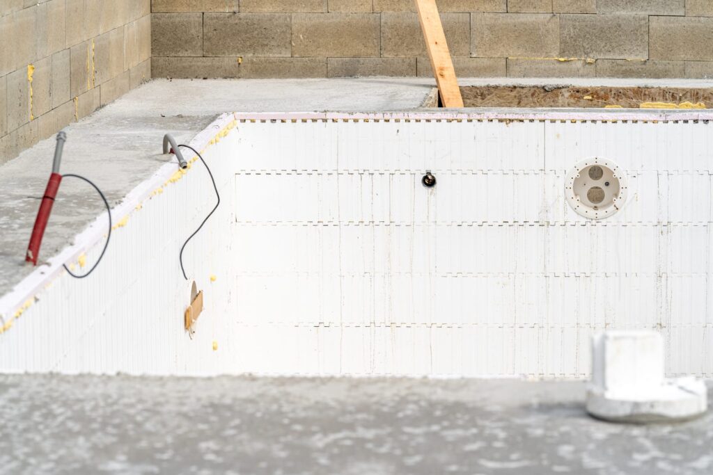 Construction of a swimming pool at a house